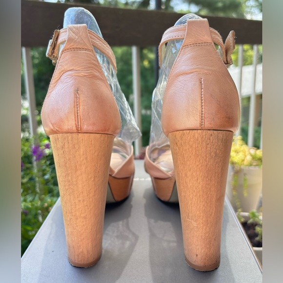 Leather T-Strap Open Toe Stiletto
Size 10
Color: Sand
Great Condition - Picture 7 of 8